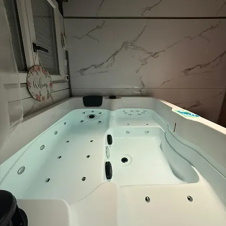 Love Room Maisdon-sur-Sevre